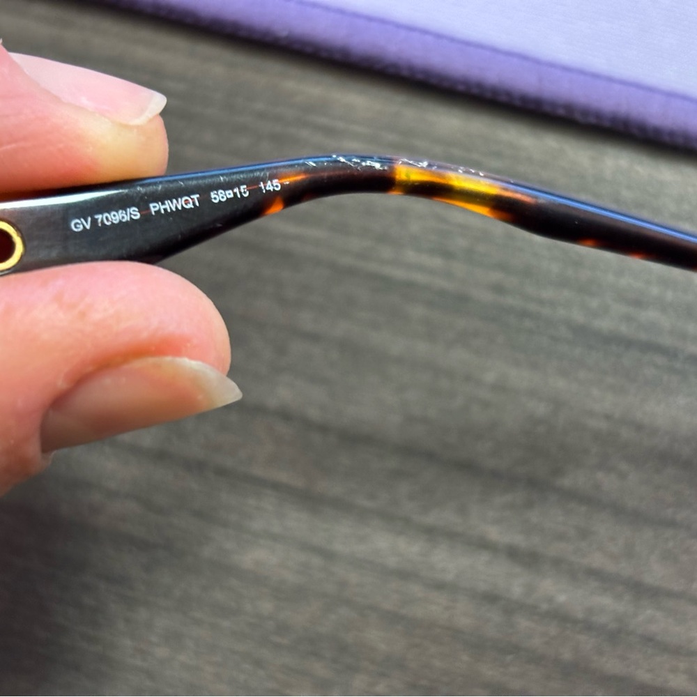 Chic Tortoise Shell Sunglasses - image 6